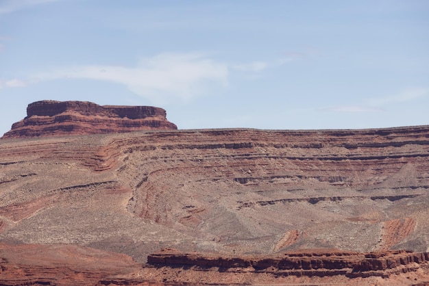 Amerikaans landschap in de woestijn met rode rotsformaties
