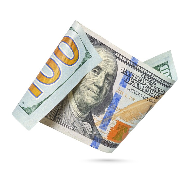 Foto amerikaanse honderd-dollarbiljet geïsoleerd op een witte achtergrond.