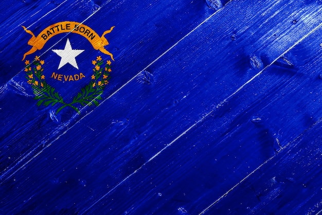 Amerikaanse staatsvlag van Nevada op een gestructureerde achtergrond Concept collage