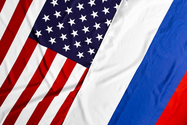 Amerikaanse vlag en Russische vlag bovenaan