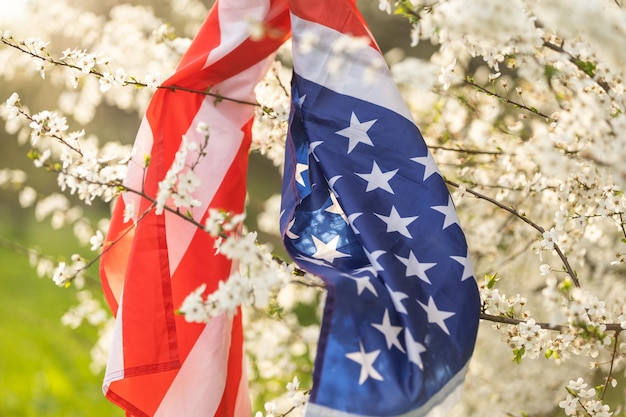 Amerikaanse vlaggen in bloemen op 4 juli