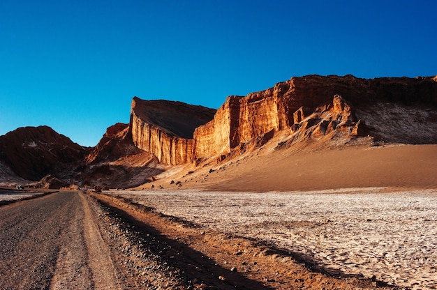 Amfitheater in de Atacama-woestijn dichtbij San Pedro de Atacama Chili in Valle de la Luna.