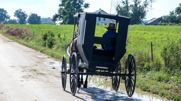 Photo amish people with horse car