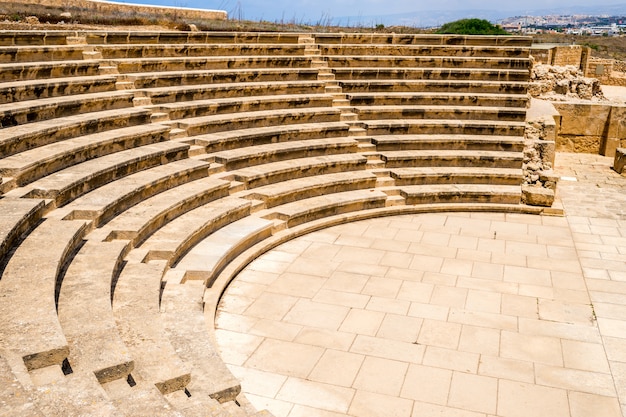 Foto anfiteatro della pietra a cielo aperto a paphos, cipro