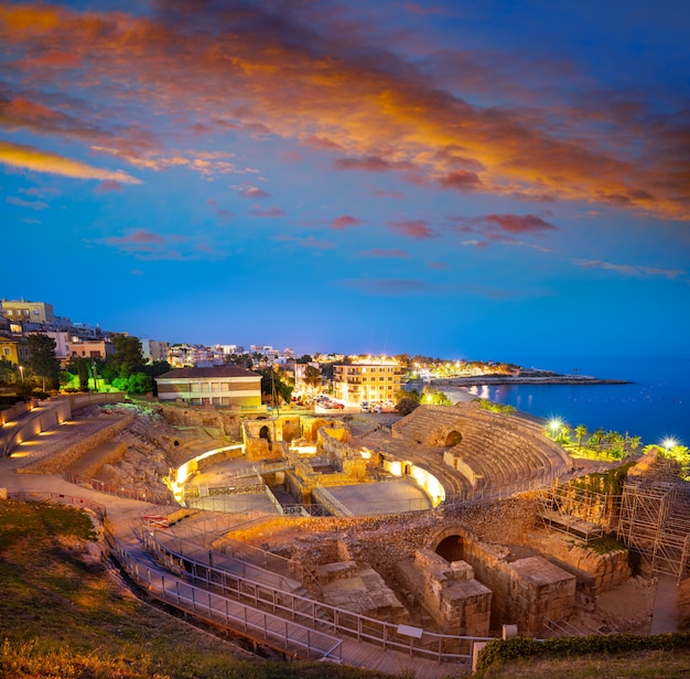 Foto anfiteatro di tarragona al tramonto in catalogna