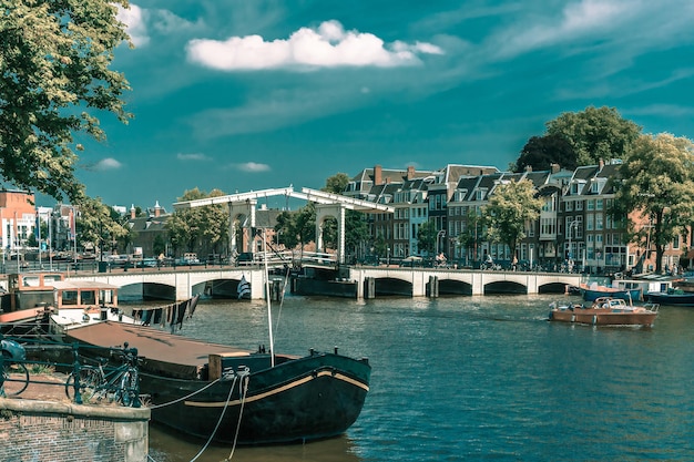 Amstel en brug magere brug amsterdam holland