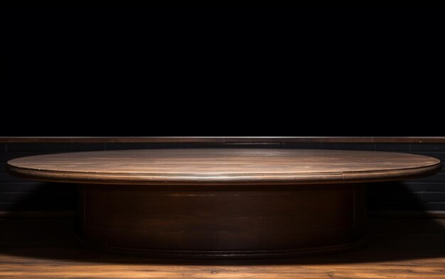 Фото Пустой деревянный стол для презентации с темным фоном и изолированным встроенным освещением