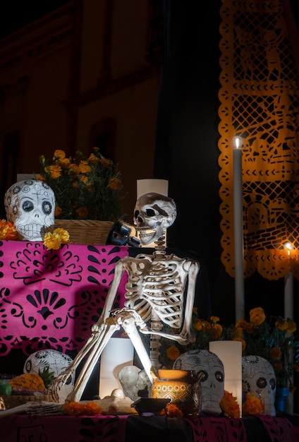 写真 メキシコ の 死者 の 日 に 用い られる 装飾 さ れ た 骨格