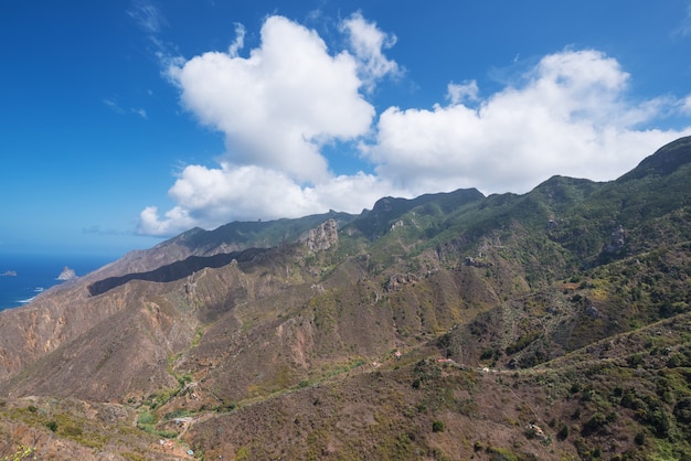 Montagne di anaga, paesaggio vulcanico in tenerife, isole canarie, spagna.