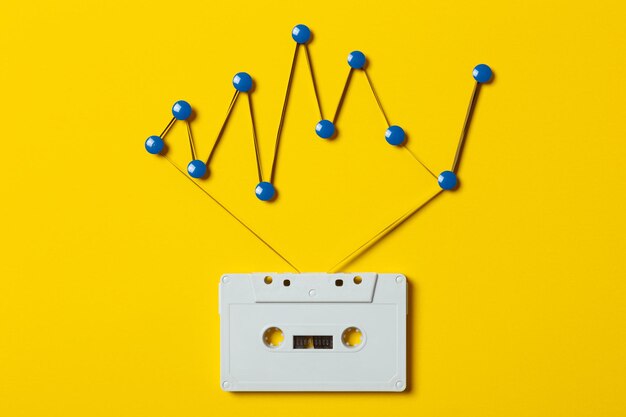 Analoog audiobereik online stemgrafiek gemaakt van uitgerekte cassetteband