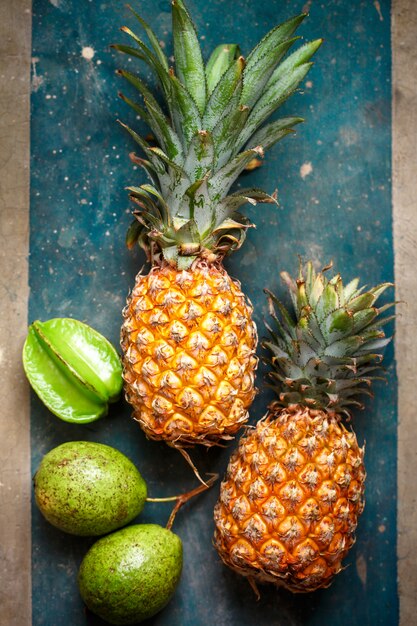 Ananas en tropisch fruit