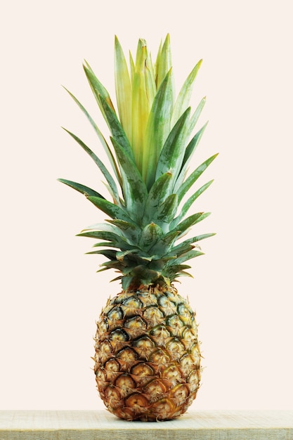 Ananas vers op houten.