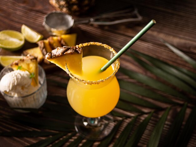 Ananascocktail zomer verfrissend tropisch drankje met ananassap en tequila