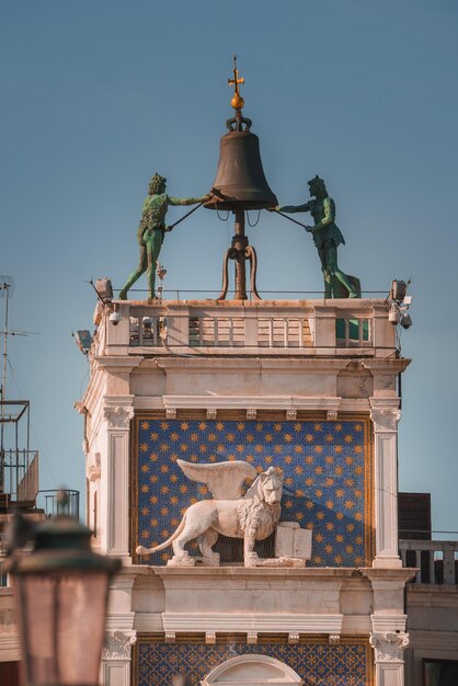 Antico orologio astronomico torre dell'orologio in piazza san marco