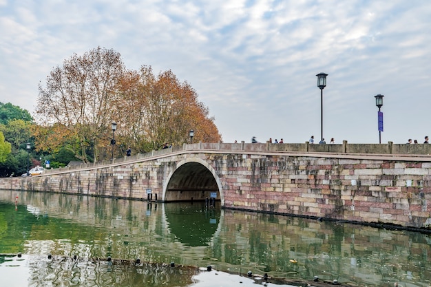 写真 古代の川の橋