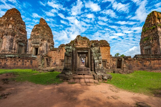 Древний буддийский кхмерский храм в Ангкор-Вате, Камбоджа. Pre Rup Prasat