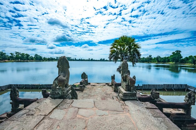 カンボジア、アンコールワットの古代仏教クメール寺院。