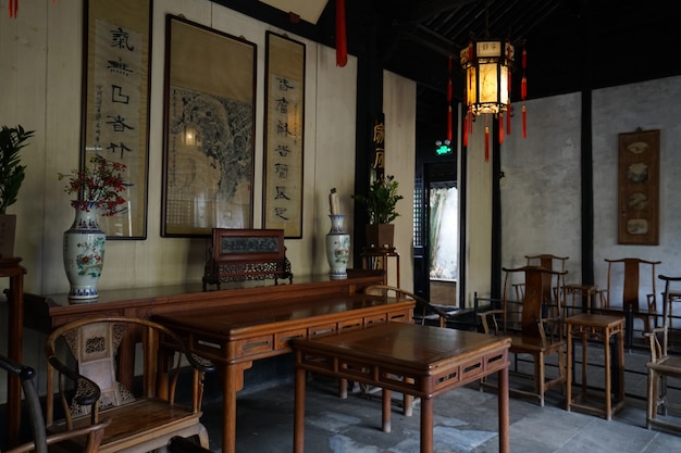 Photo ancient chinese indoor hall shen hall is located in nanshi street, east of the fuan bridge in zhouzhuang, suzhou.