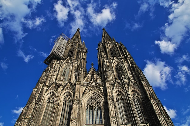 Photo ancient cologne cathedral in germany