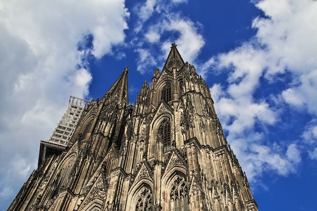 Photo ancient cologne cathedral in germany