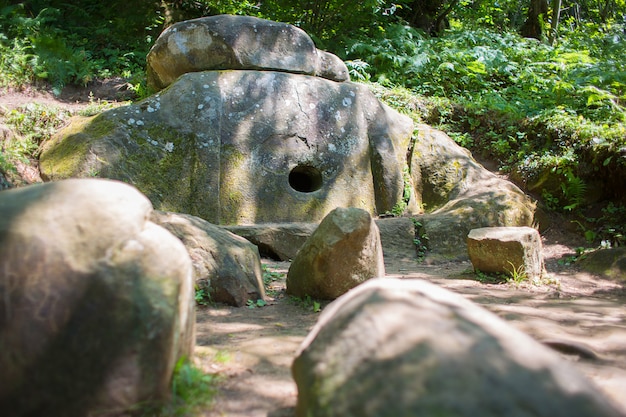 クラスノダール地方のメガライトを持つ古代のドルメン