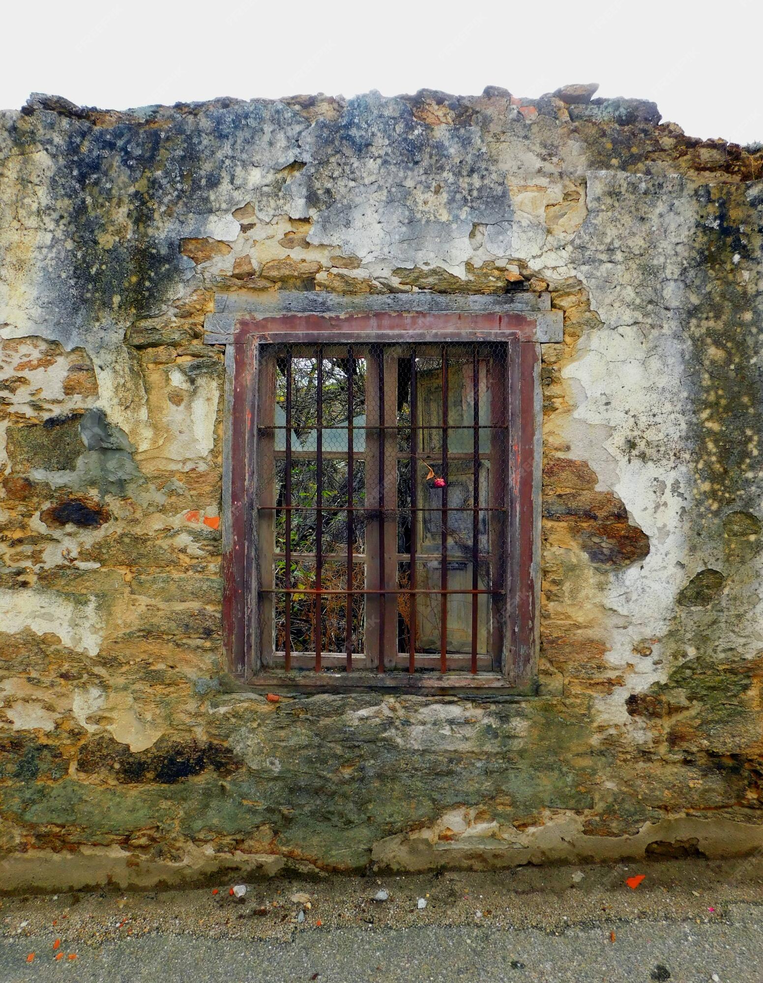 Premium Photo  Ancient door in rural landscapes la sierra de la culebra