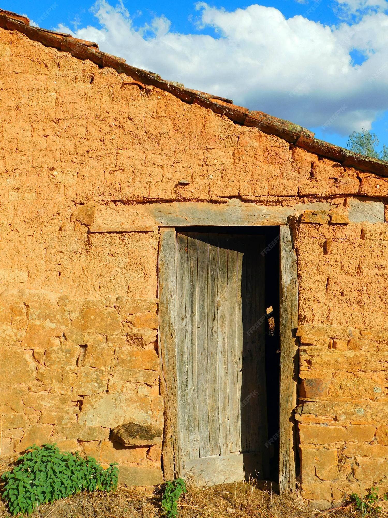 Premium Photo  Ancient door in rural landscapes la sierra de la culebra