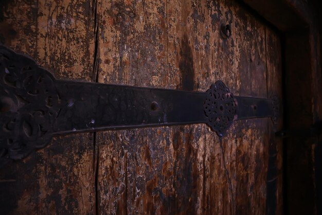 ancient doors in tibet