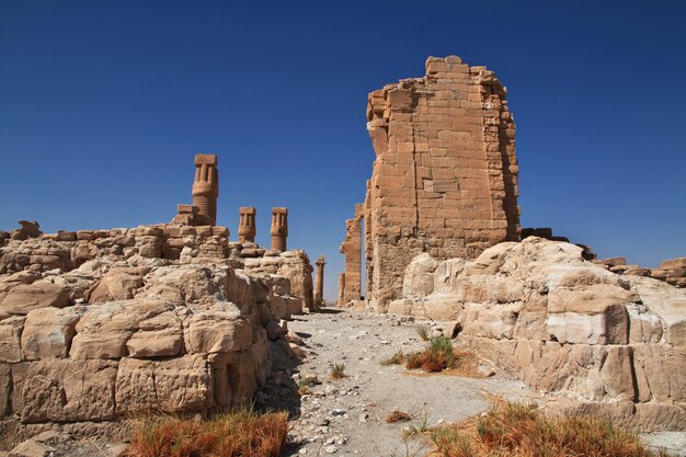 Antico tempio egizio di tutankhamon sull'isola di soleb, sudan, nubia