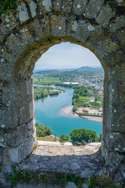 L'antica fortezza ha difeso la città di scutari in passato.