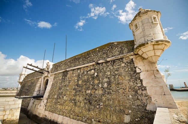 Foto fortezza antica a faro, algarve, portogallo.