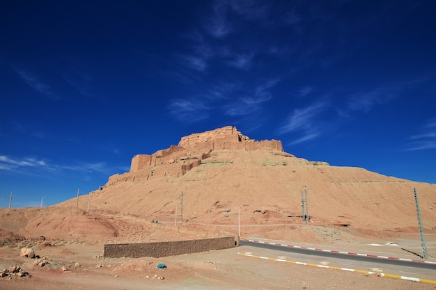 L'antica fortezza nel deserto del sahara, in algeria