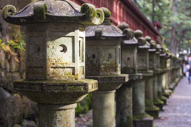 Photo ancient japanese stone lanterns