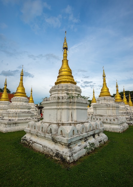 Photo ancient lanna thai pagoda, thailand