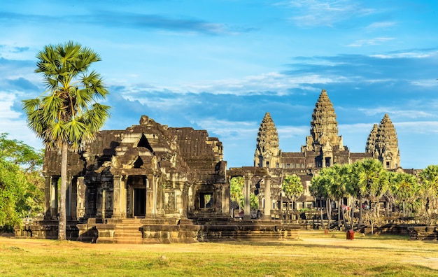 Antica biblioteca presso il tempio di angkor wat, cambogia