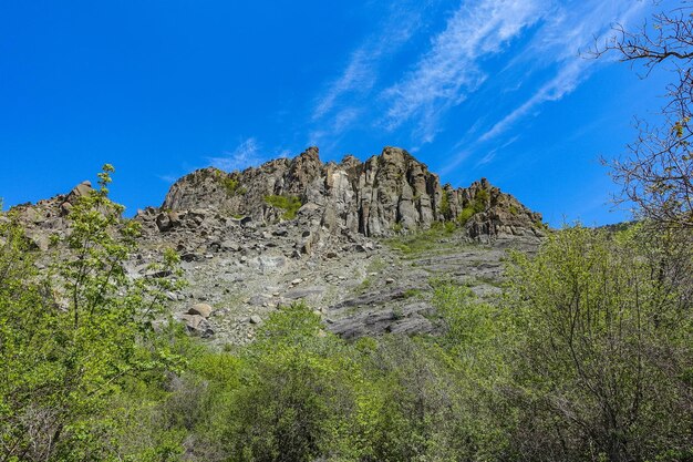공기 안개의 고대 석회암 높은 산 유령의 계곡 Demerji 2021년 5월 크림 러시아