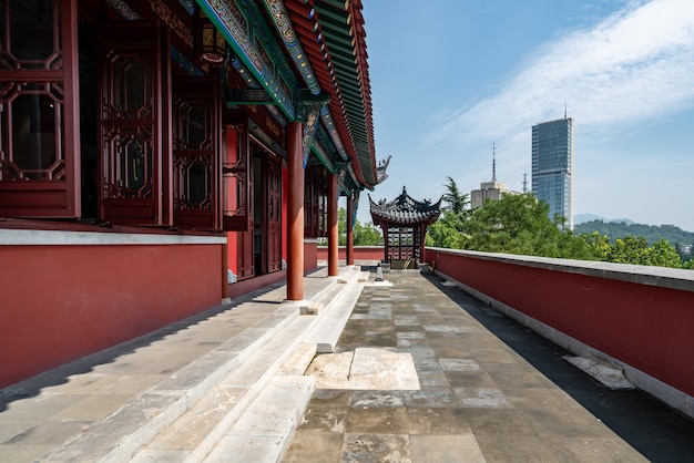 중국 장쑤성 난징의 고대 로프트와 도시 건축
