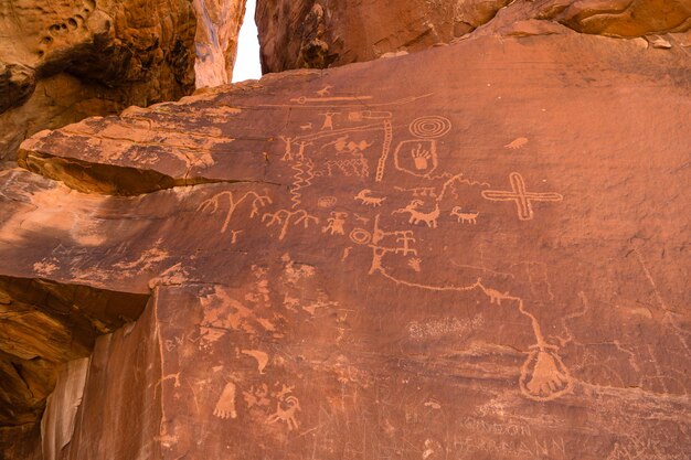 火の谷の古代アメリカ先住民の石版画