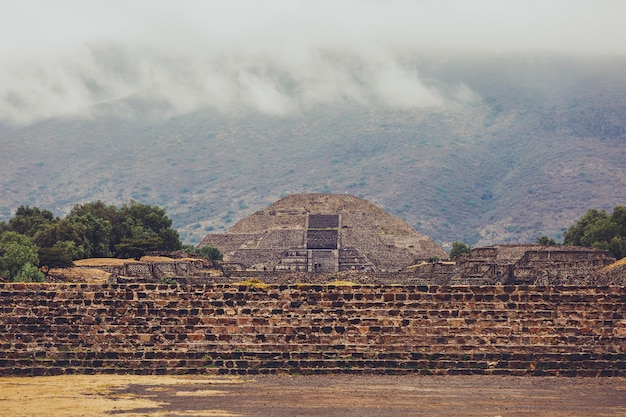 달 테오티우아칸의 고대 피라미드. 멕시코