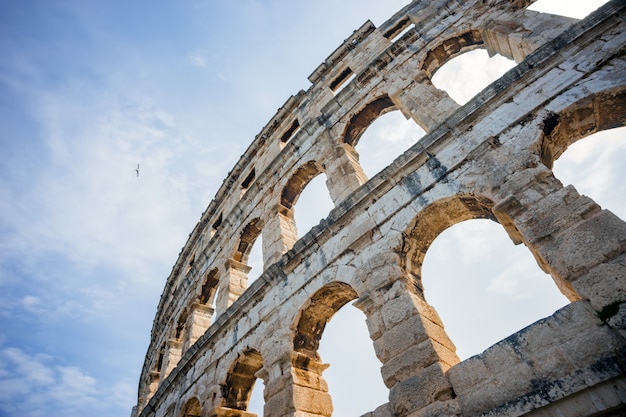 Photo ancient roman amphitheater in pula, croatia