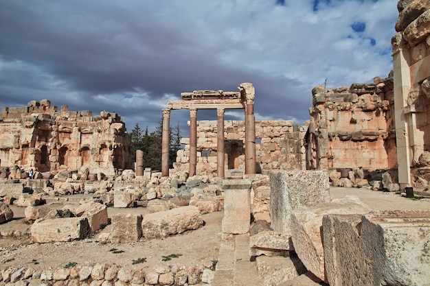 Foto antiche rovine romane della città di baalbek del libano