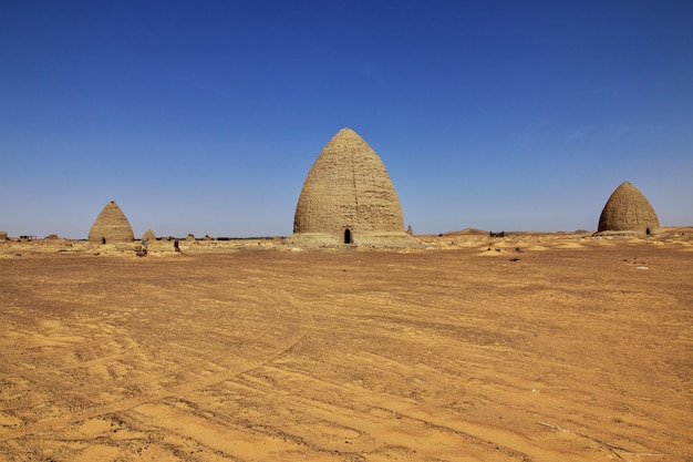 古代遺跡、スーダン、サハラ砂漠、アフリカの古いドンゴラ