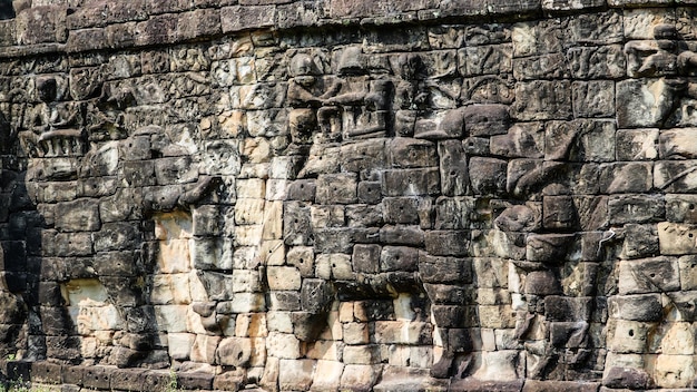 Foto rovine antiche tempio di thom bayon famoso simbolo cambogiano angkor wat complesso di templi siem reap cambogia