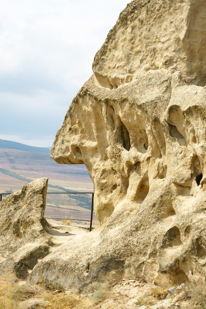 写真 山の古代の石垣