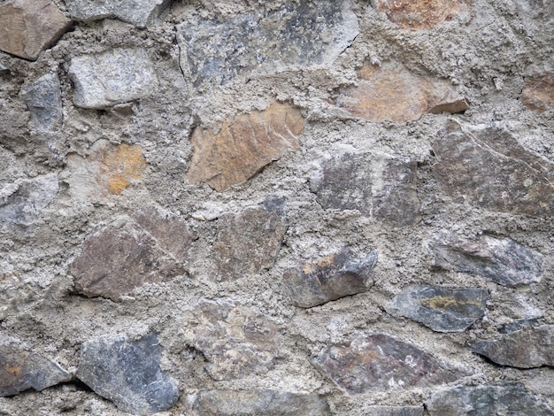 Древняя каменная кладка Камни укреплены старым раствором Неровная кладка древняя стена