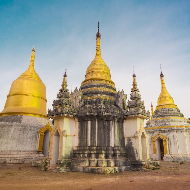 Antico tempio vicino alla grotta di pindaya situato vicino alla città di pindaya stato shan birmania myanmar famoso luogo di pellegrinaggio buddista e attrazione turistica