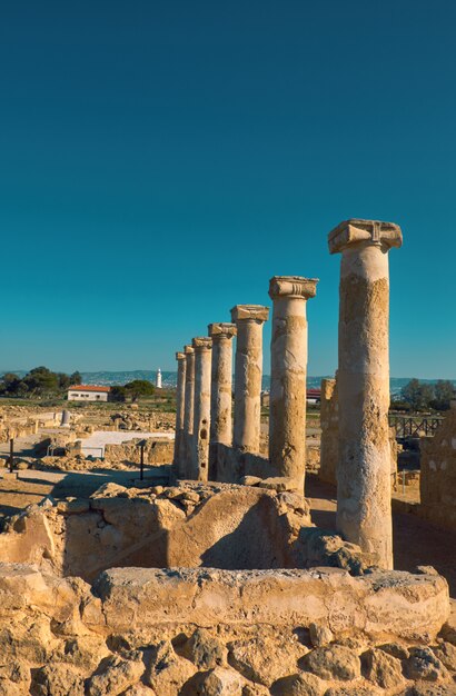 Colonne del tempio antico nel parco archeologico di kato paphos sulla cipro