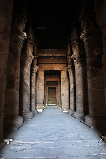 Antico tempio hathor a dendera, in egitto