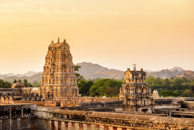 Rovine del tempio antico in hampi