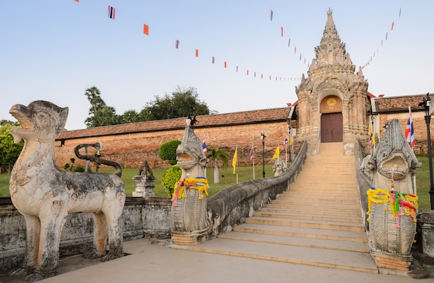 タイのワットプラタットランパーンルアンの古代寺院